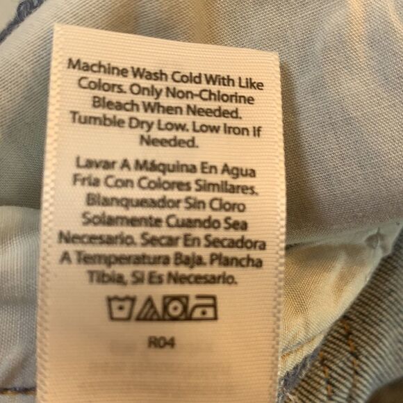 Time And Tru Maternity Sz 16-18 Or XL 5 Pocket Bermuda Short Distressed Casual - Picture 9 of 10